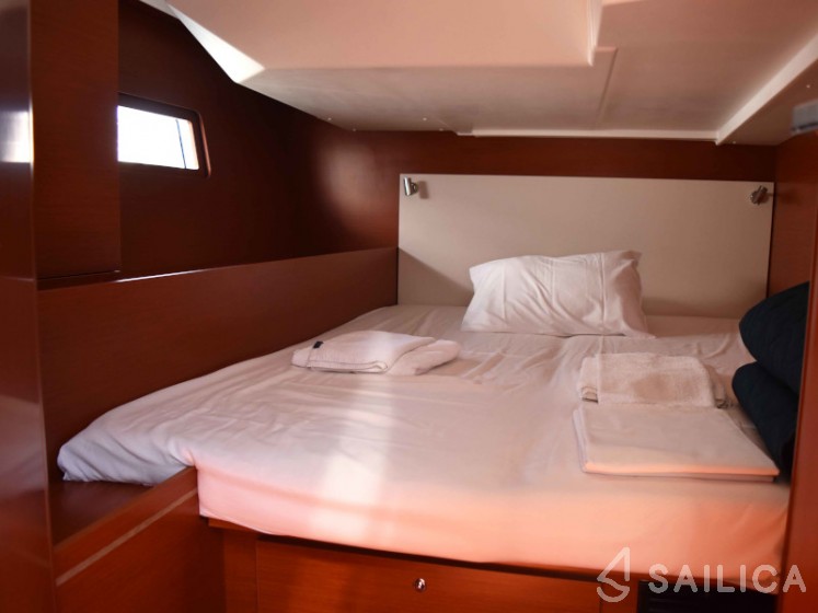 Oceanis 51.1 - Yacht Charter Sailica
