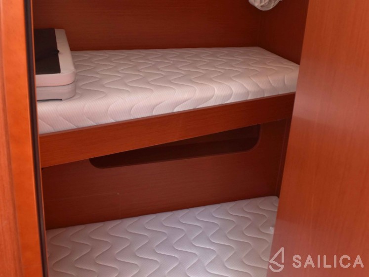 Oceanis 51.1 - Yacht Charter Sailica