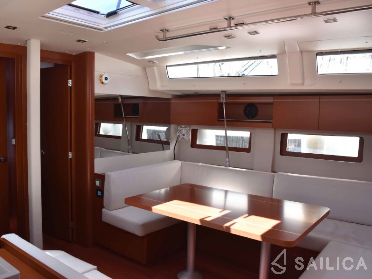 Oceanis 51.1 - Yacht Charter Sailica