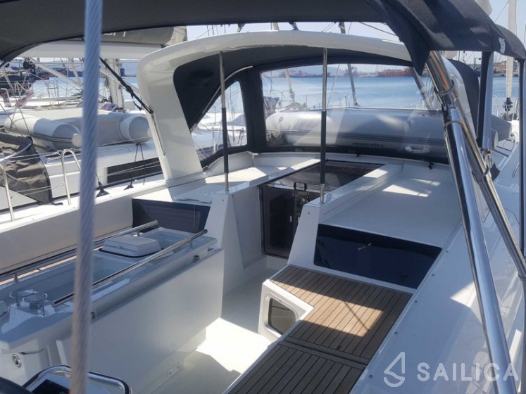 Oceanis 51.1 - Yacht Charter Sailica