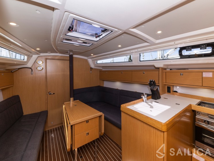 Bavaria Cruiser 34 Style - Yacht Charter Sailica