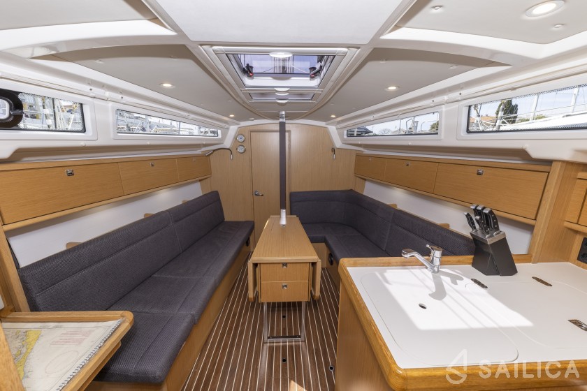 Bavaria Cruiser 34 Style - Yacht Charter Sailica