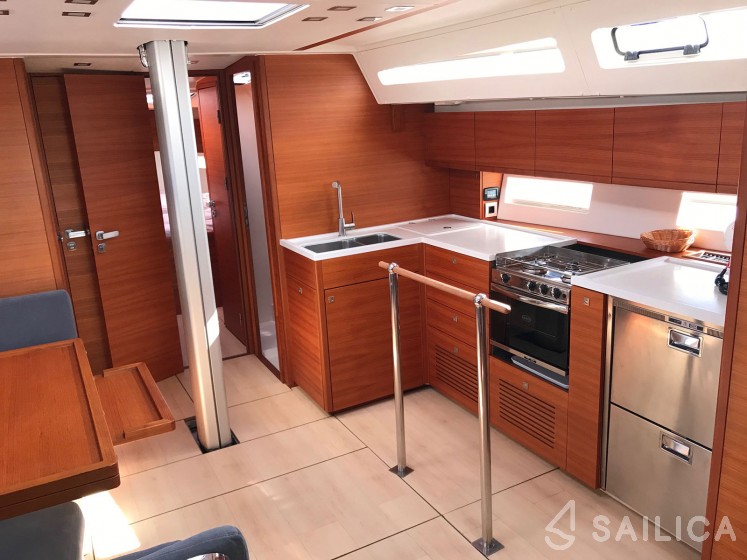More 55 - Yacht Charter Sailica