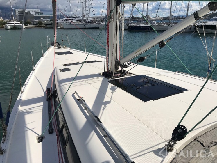 More 55 - Yacht Charter Sailica