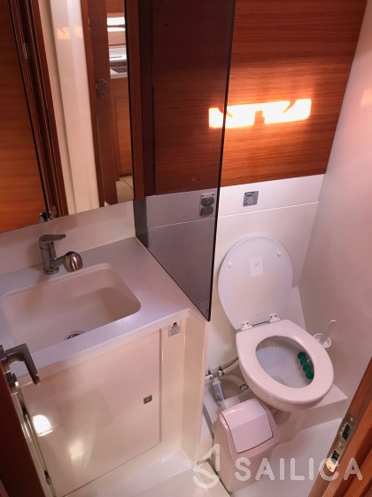 More 55 - Yacht Charter Sailica