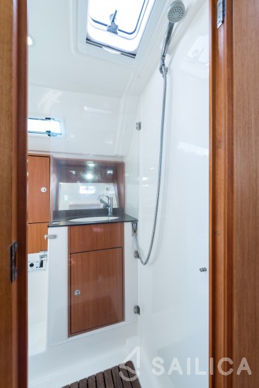 Bavaria 40 Cruiser - Yacht Charter Sailica