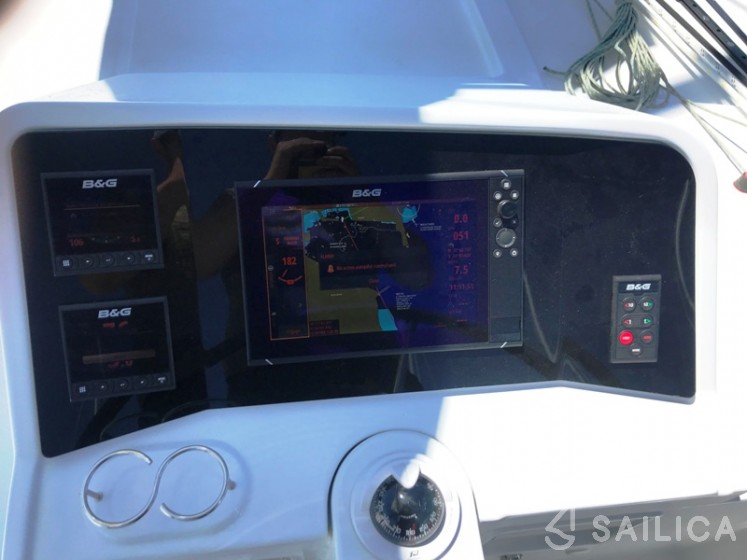Lagoon 450  Flybridge - Yacht Charter Sailica