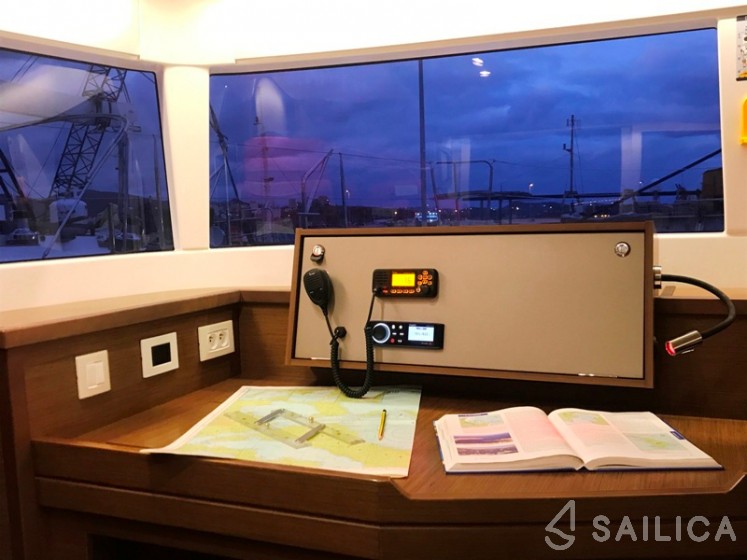 Lagoon 450  Flybridge - Yacht Charter Sailica