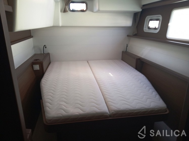 Lagoon 450  Flybridge - Yacht Charter Sailica