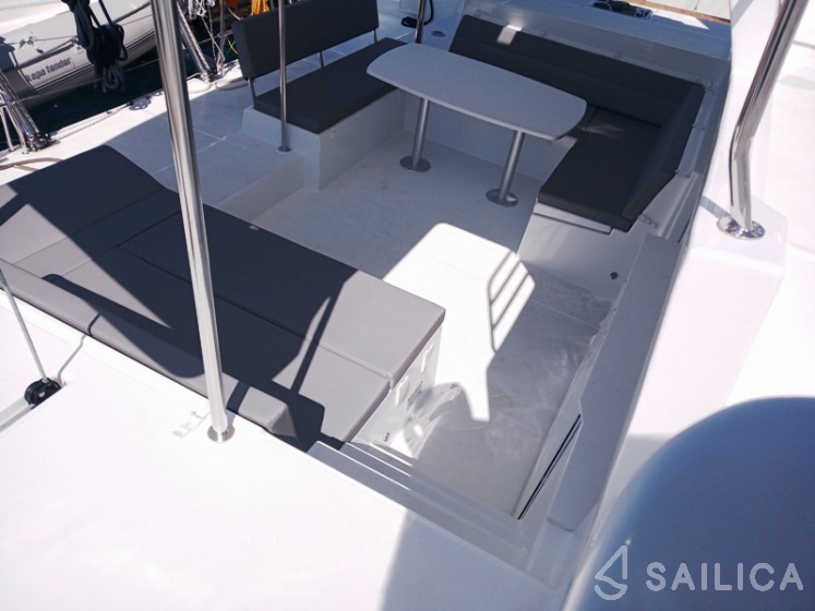 Lagoon 450  Flybridge - Yacht Charter Sailica