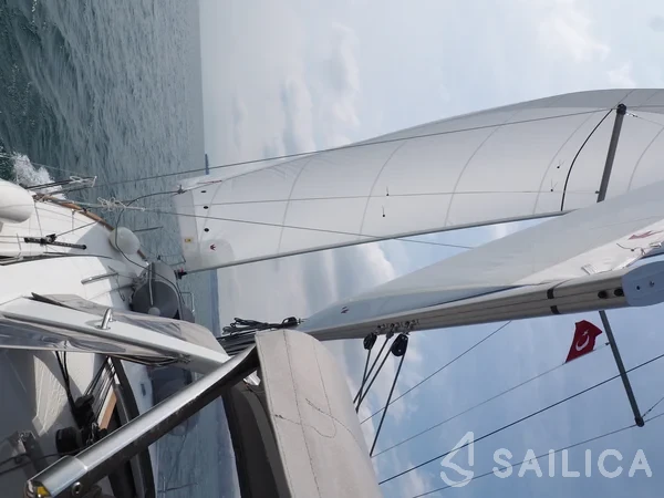 Oceanis 38.1 - Yacht Charter Sailica