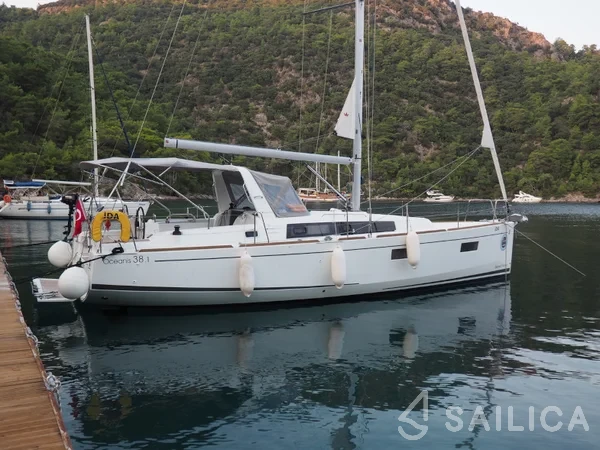 Oceanis 38.1 - Yacht Charter Sailica