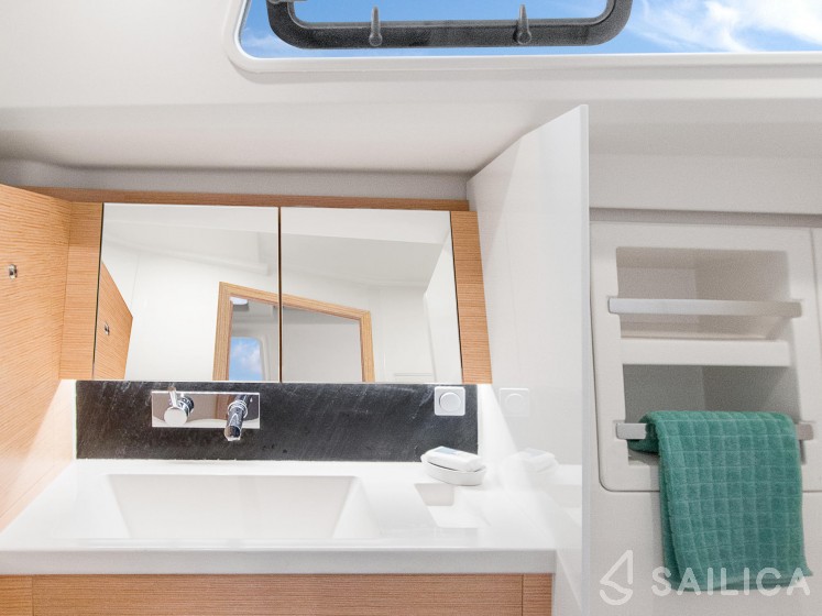 Hanse 418 - Yacht Charter Sailica