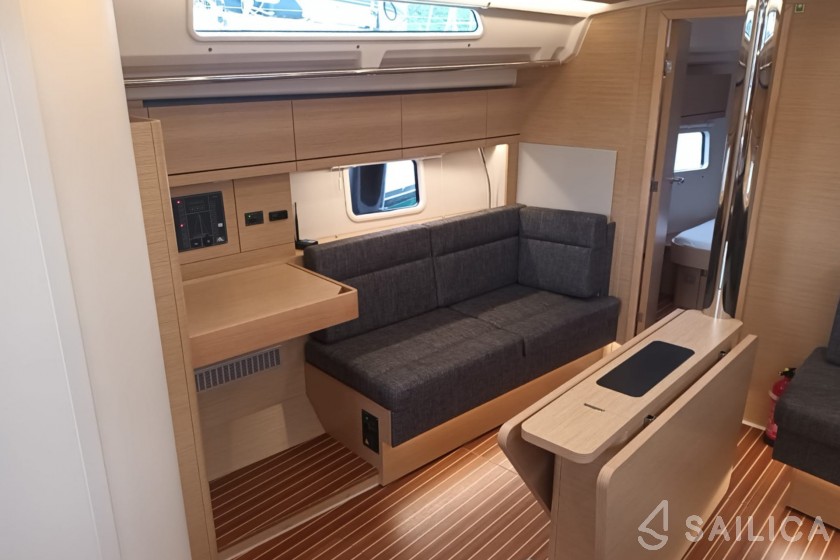 Hanse 418 - Yacht Charter Sailica
