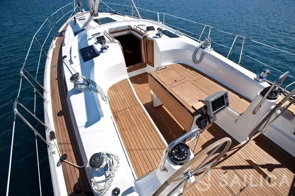 Bavaria 40 Cruiser - Yacht Charter Sailica