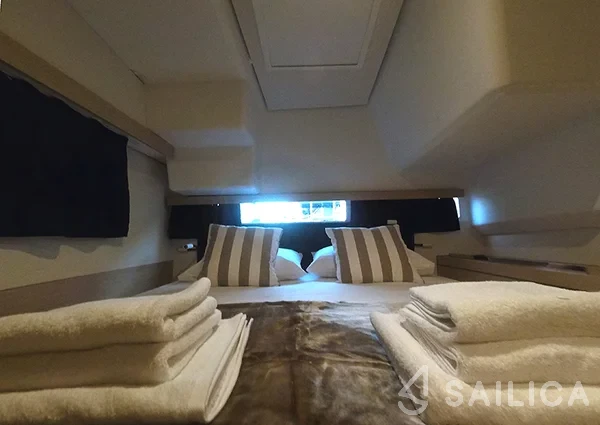 Lucia 40 - Yacht Charter Sailica