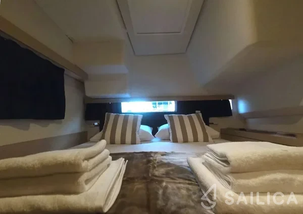 Lucia 40 - Yacht Charter Sailica