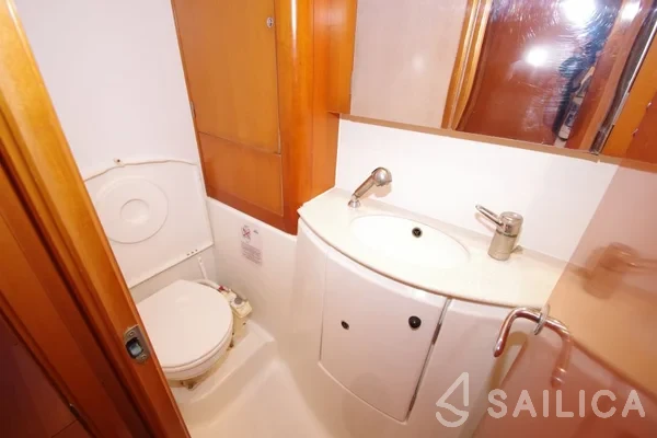 Lagoon 440 - Yacht Charter Sailica