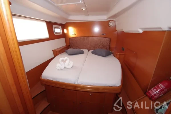 Lagoon 440 - Yacht Charter Sailica