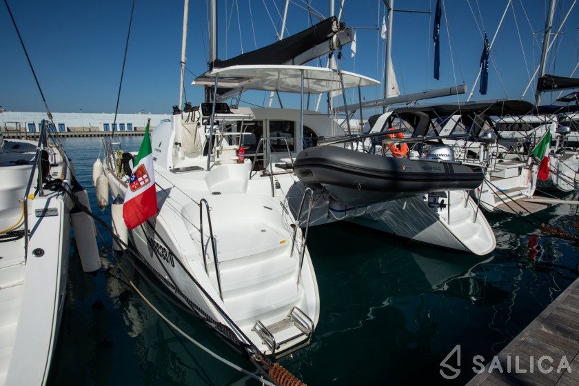 Lagoon 380 - Yacht Charter Sailica