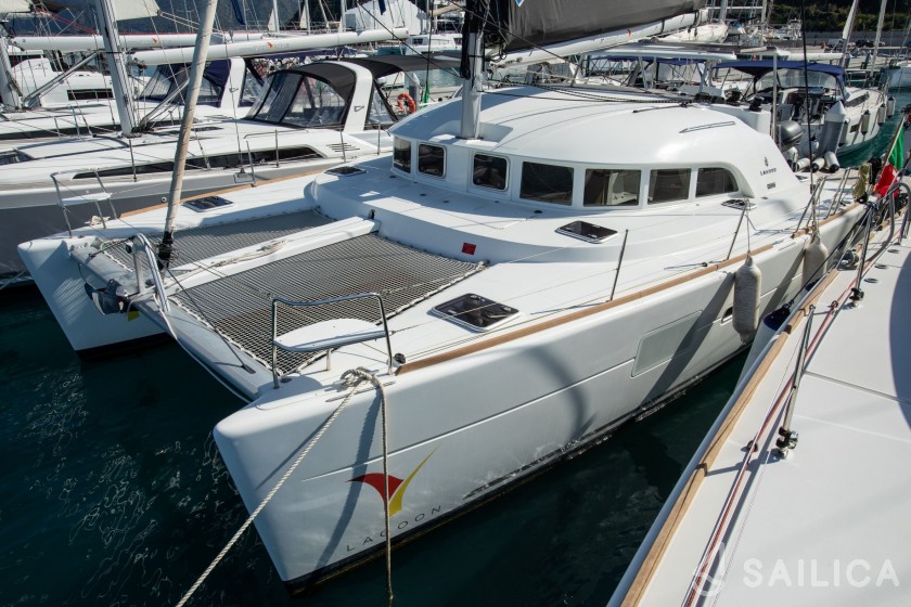 Lagoon 380 - Yacht Charter Sailica