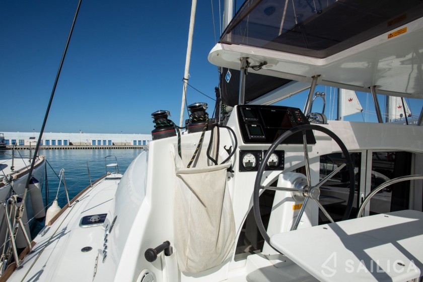 Lagoon 380 - Yacht Charter Sailica