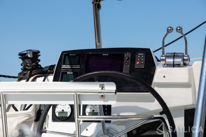 Lagoon 380 - Yacht Charter Sailica