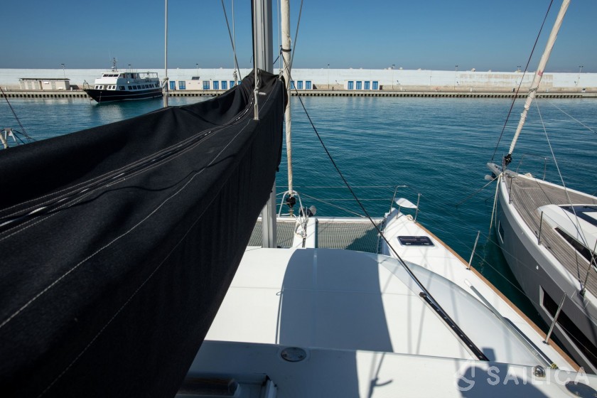 Lagoon 380 - Yacht Charter Sailica