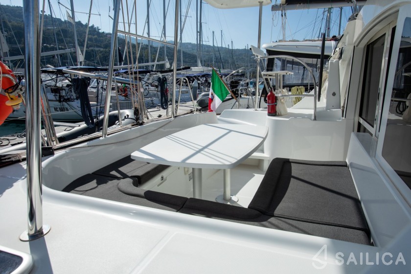 Lagoon 380 - Yacht Charter Sailica