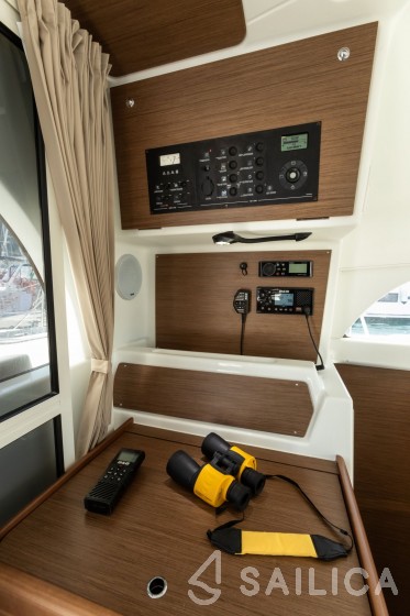 Lagoon 380 - Yacht Charter Sailica