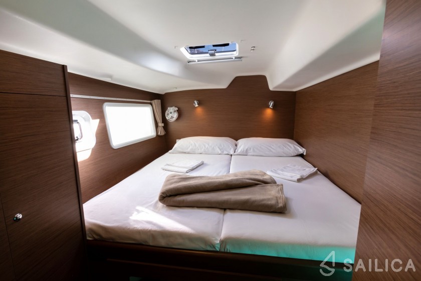 Lagoon 380 - Yacht Charter Sailica