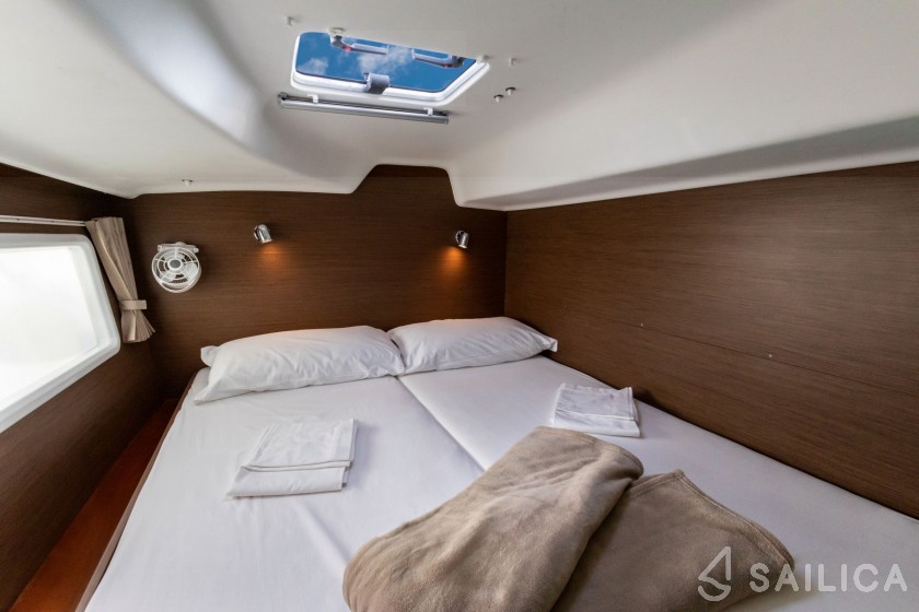 Lagoon 380 - Yacht Charter Sailica