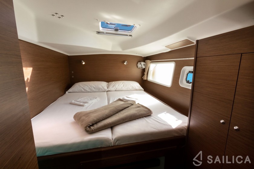 Lagoon 380 - Yacht Charter Sailica