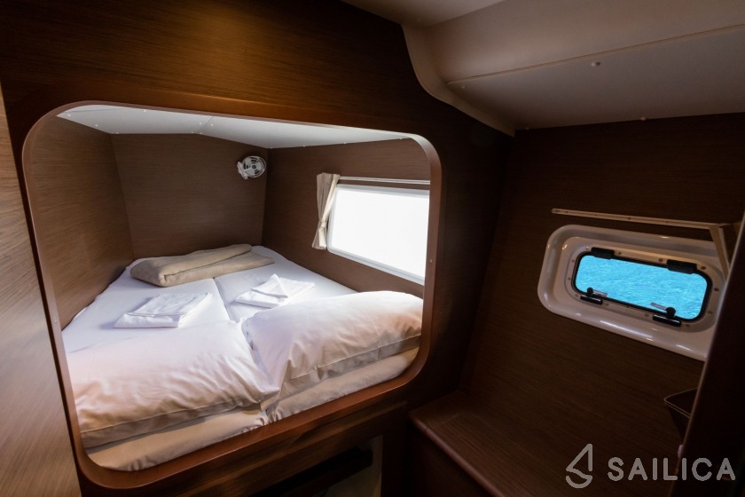 Lagoon 380 - Yacht Charter Sailica