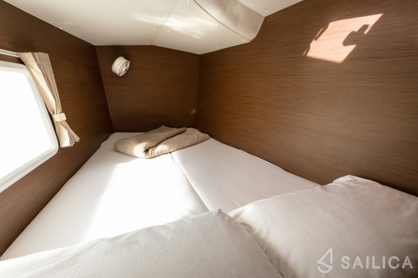 Lagoon 380 - Yacht Charter Sailica