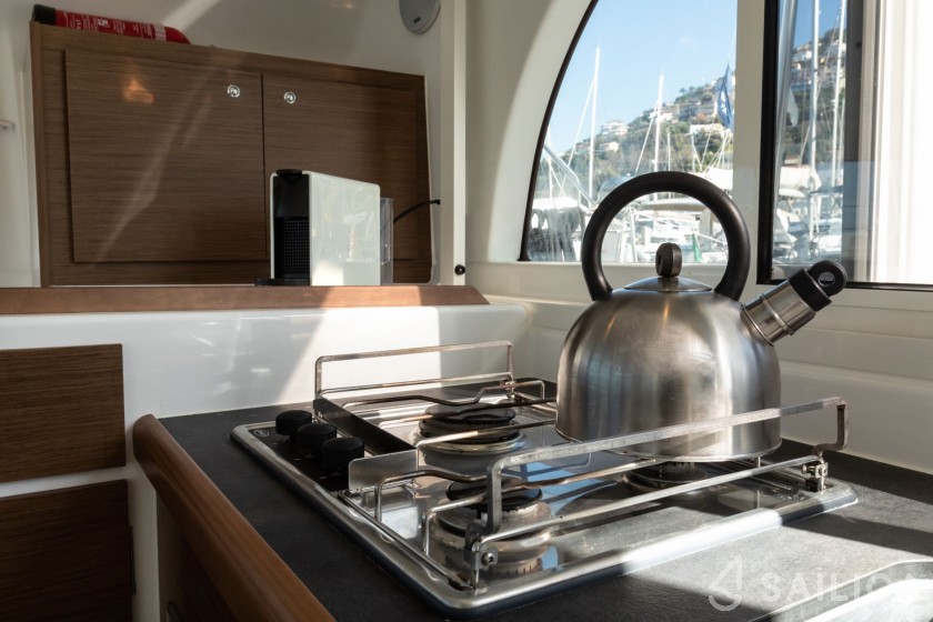 Lagoon 380 - Yacht Charter Sailica