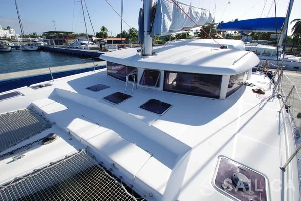 Lagoon 421 - Yacht Charter Sailica