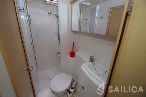 Lagoon 421 - Yacht Charter Sailica