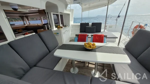 Lagoon 450  Flybridge - Yacht Charter Sailica