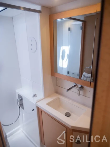 Lagoon 450  Flybridge - Yacht Charter Sailica