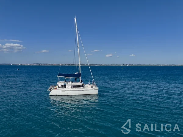 Lagoon 450  Flybridge - Yacht Charter Sailica