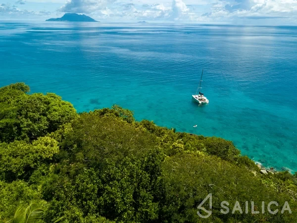 Lagoon 450  Flybridge - Yacht Charter Sailica