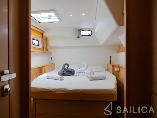 Lagoon 450  Flybridge - Yacht Charter Sailica