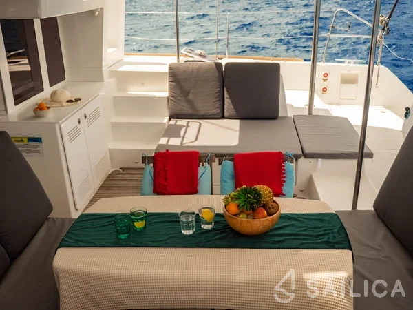 Lagoon 450  Flybridge - Yacht Charter Sailica