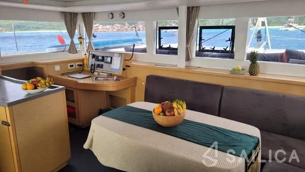 Lagoon 450  Flybridge - Yacht Charter Sailica