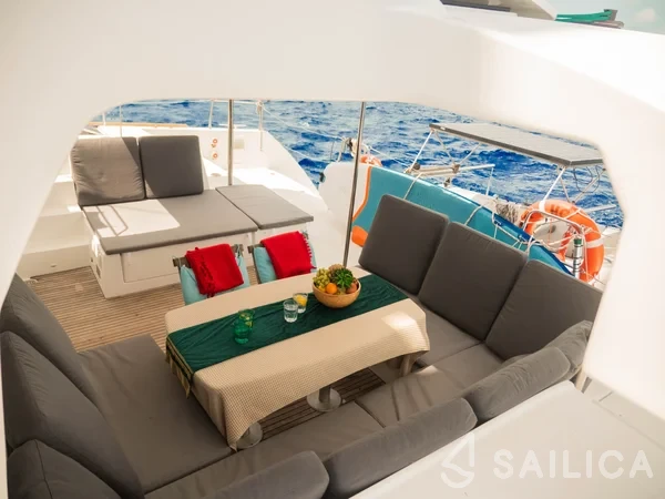 Lagoon 450  Flybridge - Yacht Charter Sailica