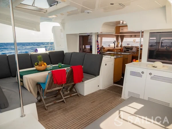 Lagoon 450  Flybridge - Yacht Charter Sailica