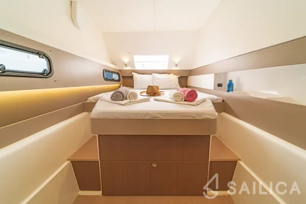 Bali 4.1 - Yacht Charter Sailica