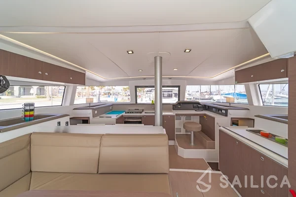 Bali 4.1 - Yacht Charter Sailica
