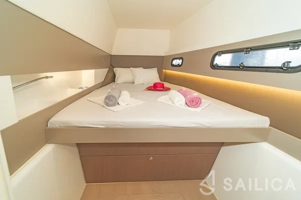 Bali 4.1 - Yacht Charter Sailica